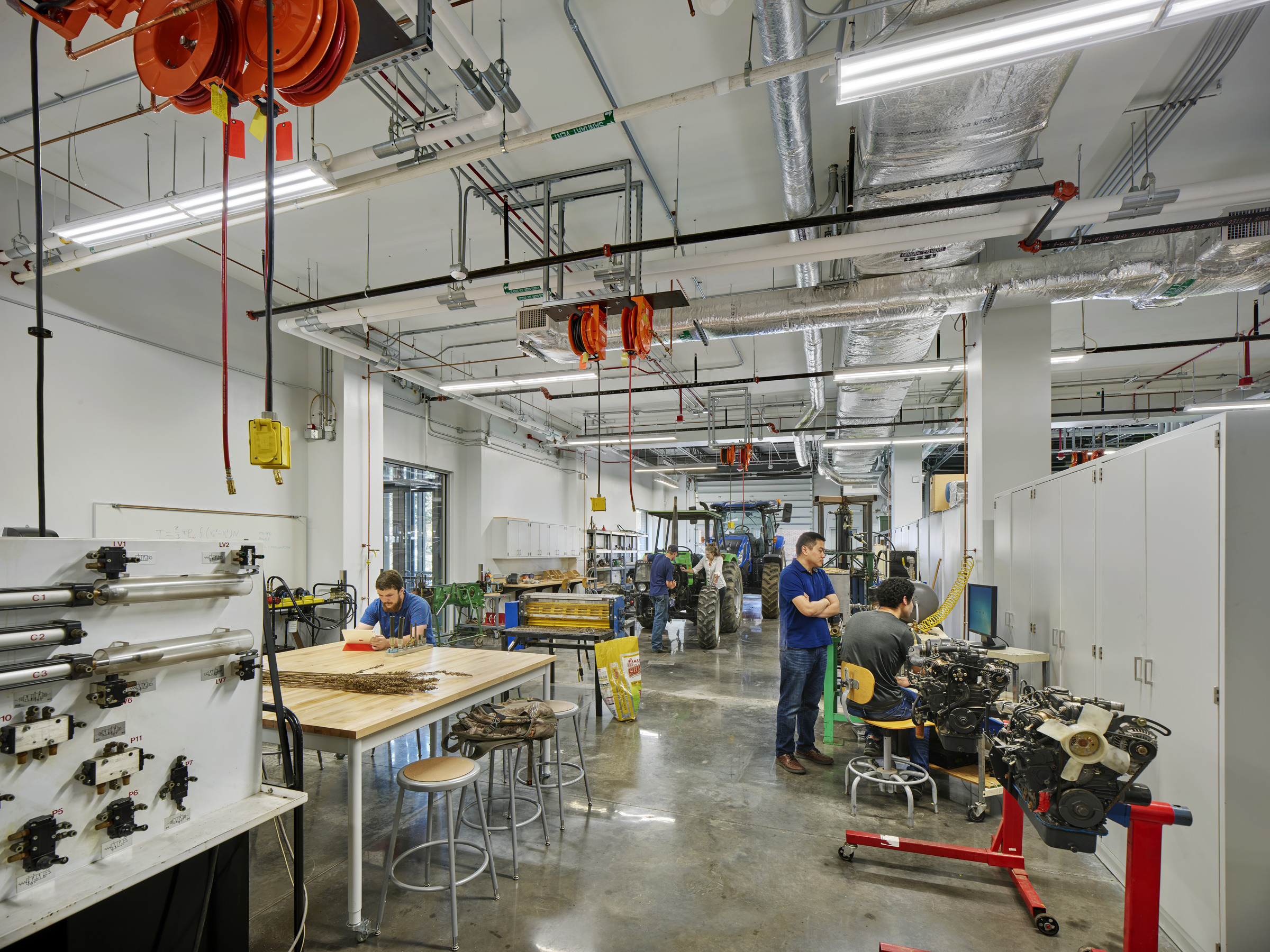 specialized machine shop lab space