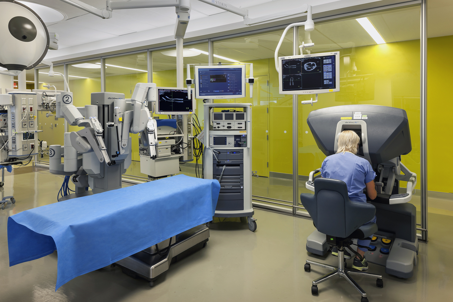 Physician traning on the DaVinci Robot System