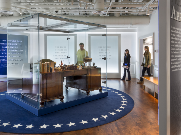 FDR's oval office desk on display