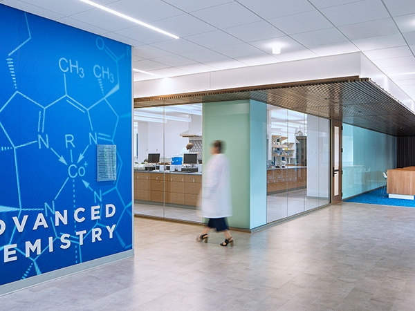 interior of usc instructional chemistry labs