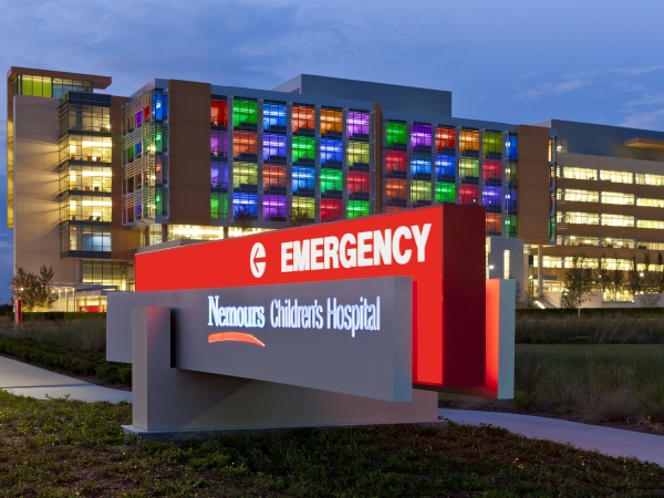 Nemours exterior at night with emergency department sign