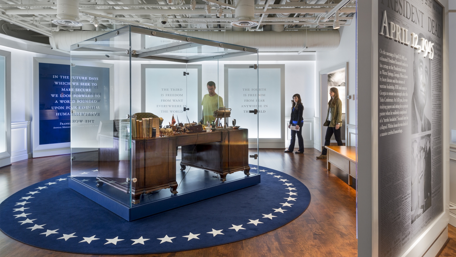 FDR's oval office desk on display